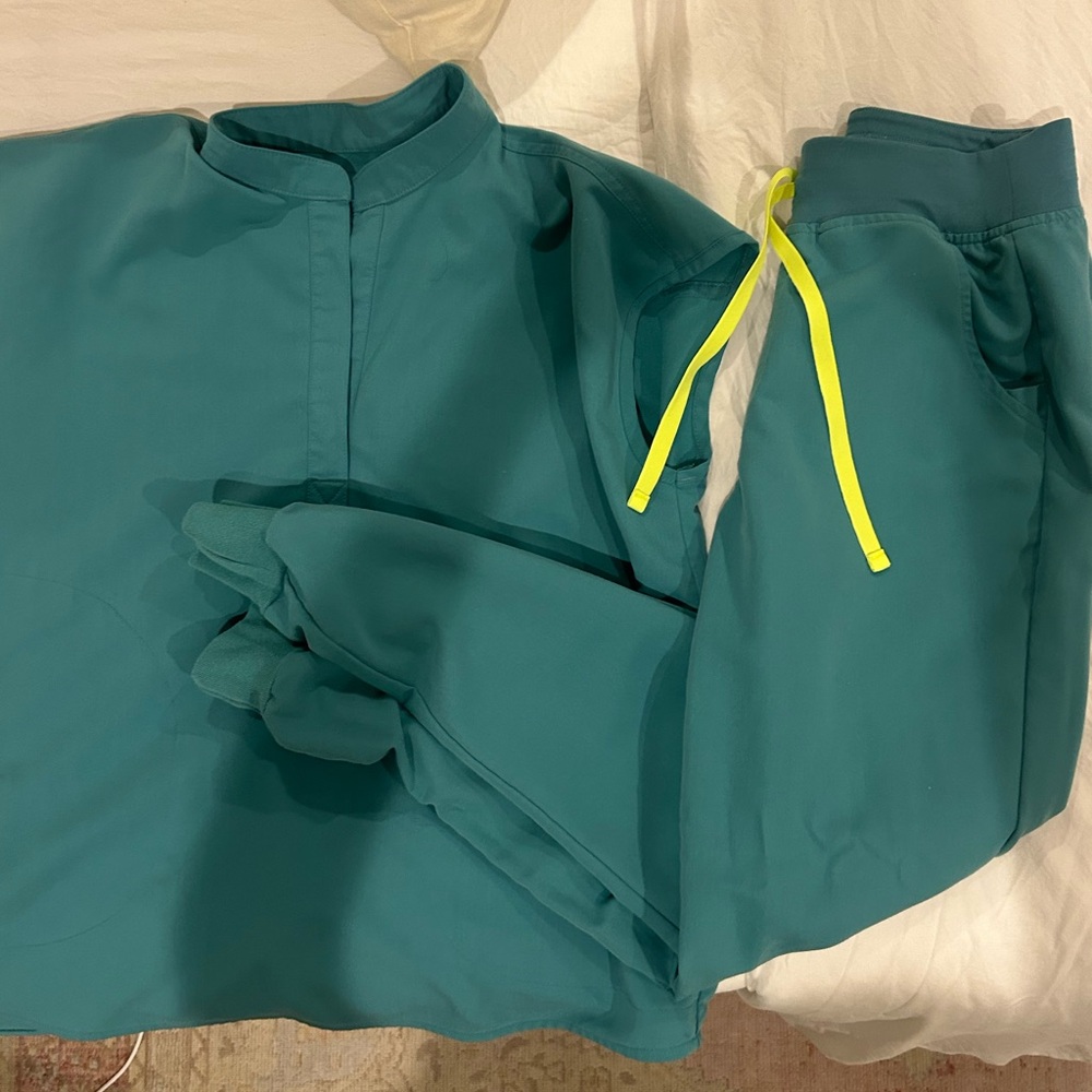 Teal/ Green Figs Scrub Seg with Yellow Drawstrings